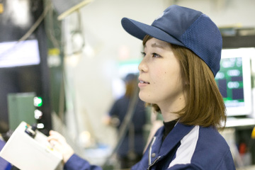 芯地製造部/山村美香(2009年入社)